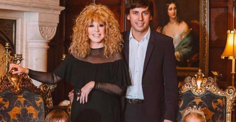 Pugacheva dressed up in all black and can barely move